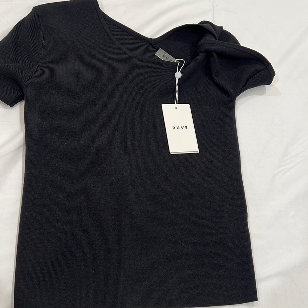 Ruve Twist Sleeve Top